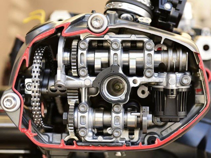 BMW ShiftCam engine cutaway